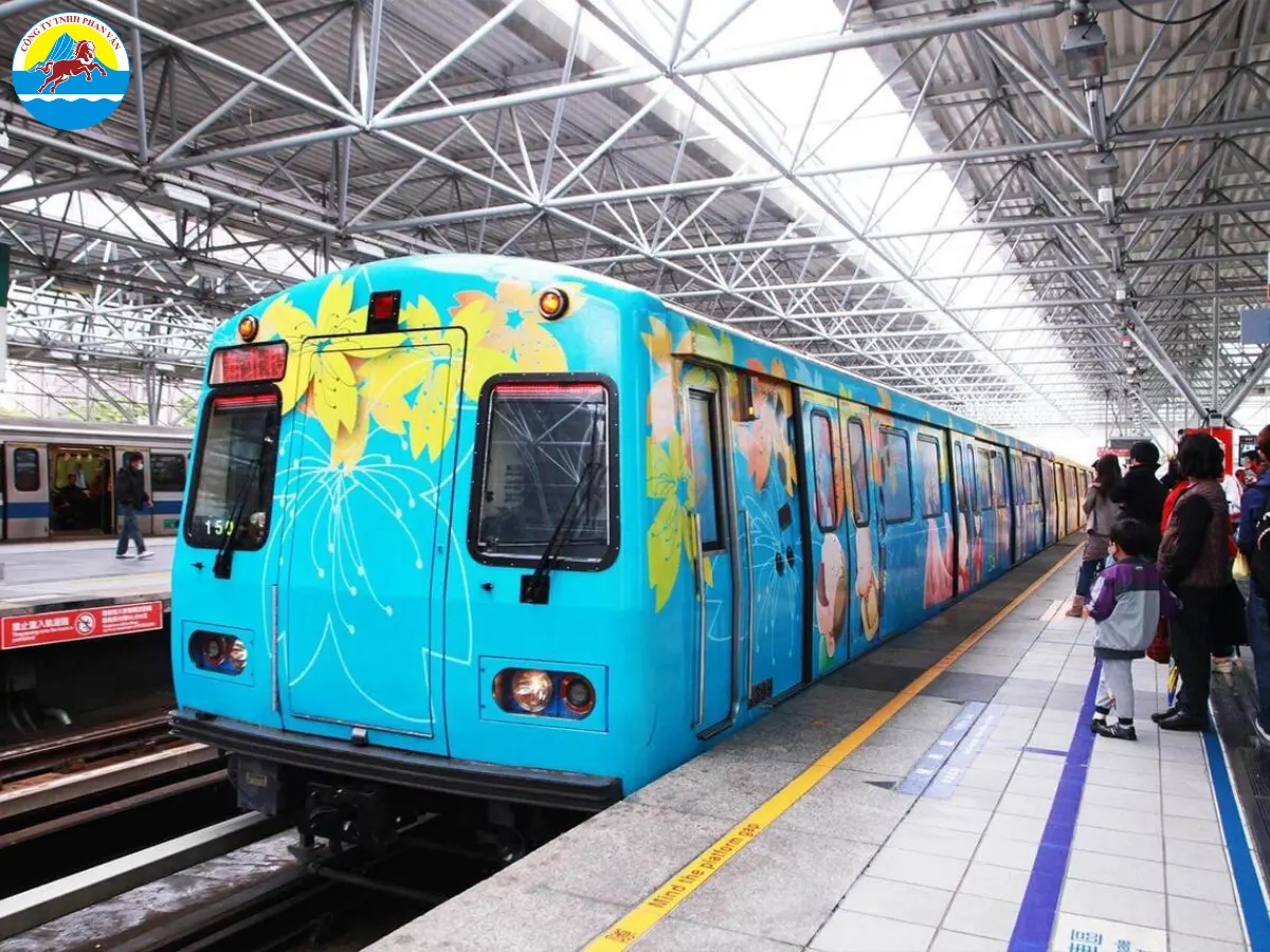Tàu điện ngầm là phương tiện chính ở Đài Bắc và Cao Hùng