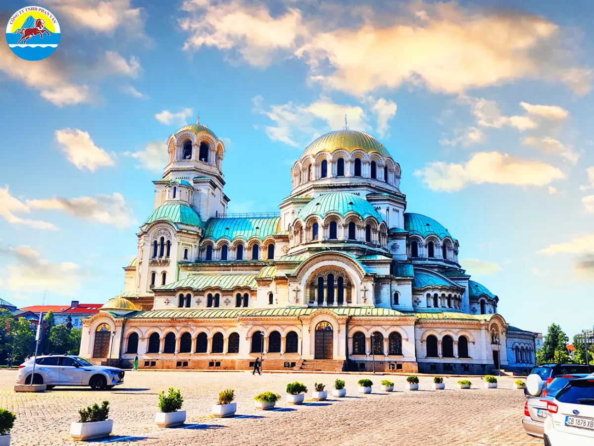 Khám phá nhà thờ St. Alexander Nevsky