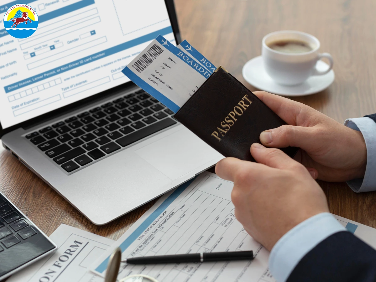 Du khách Việt Nam cần xin Visa C