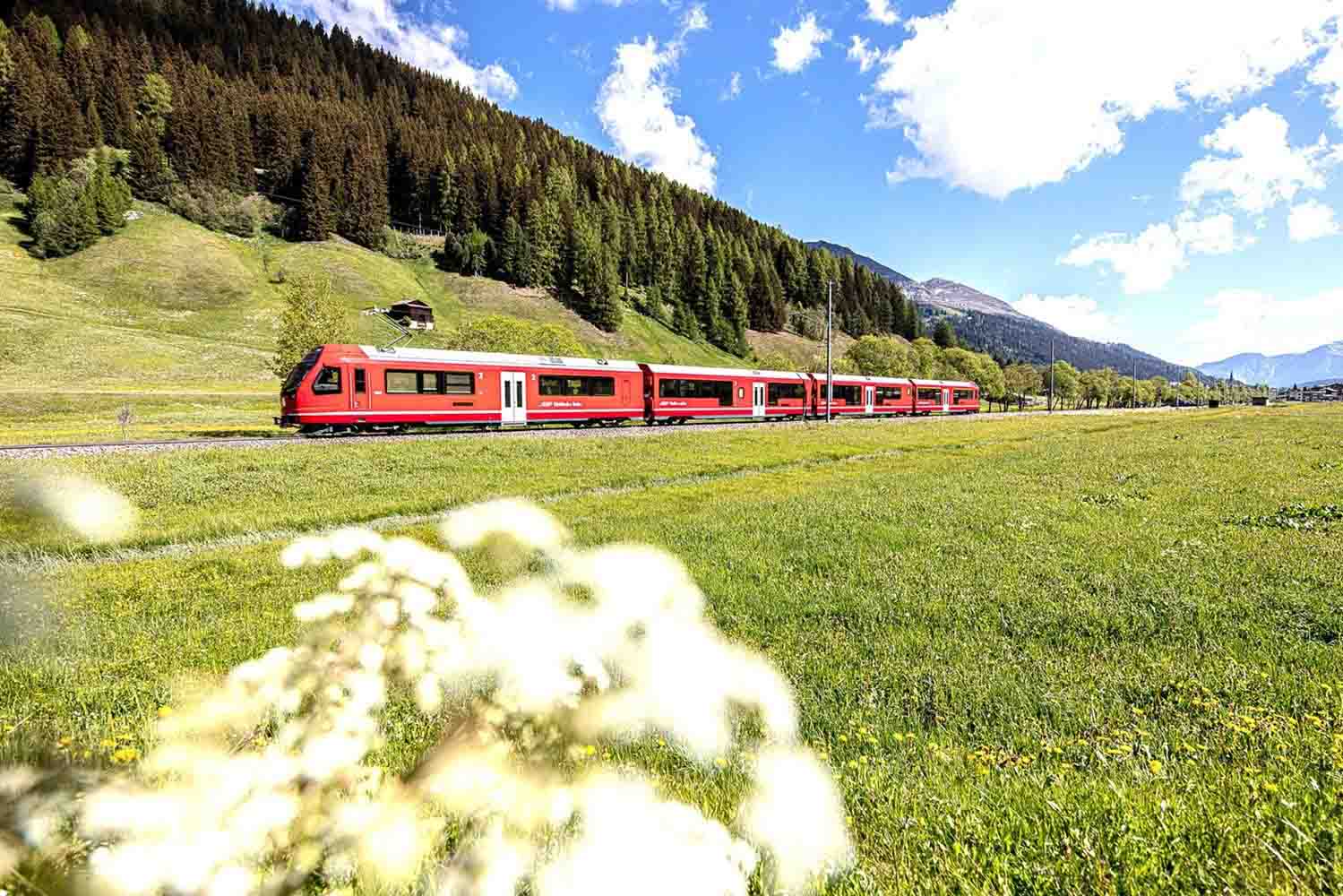 Di chuyển bằng tàu hỏa