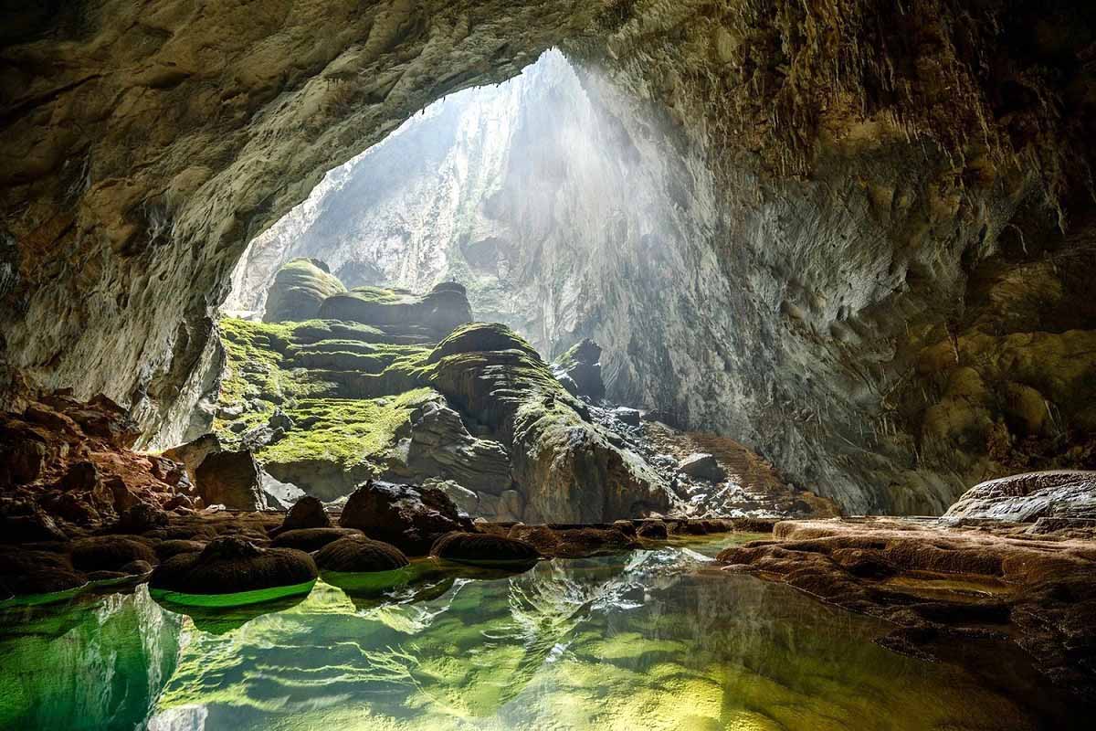 Trải nghiệm hết mình cùng Tour Động Phong Nha/ Thiên Đường – Suối Moọc 1 Ngày