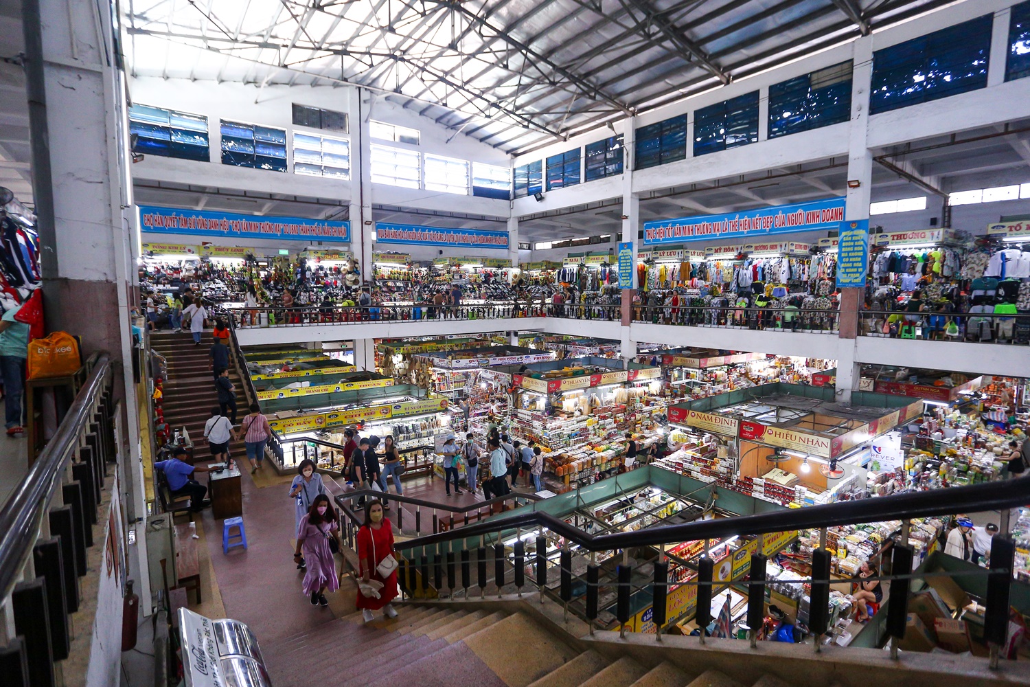 Chợ Hàn nhiều gian hàng cho bạn thỏa sức mua sắm