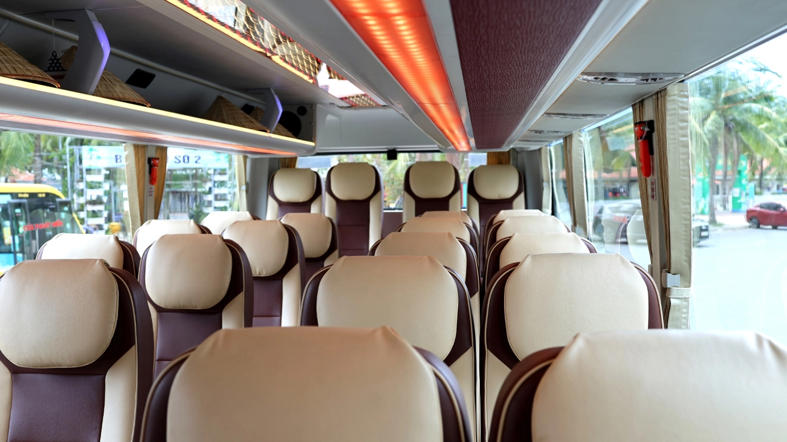 Xe 29 chỗ Phan Văn được thiết kế với không gian rộng rãi