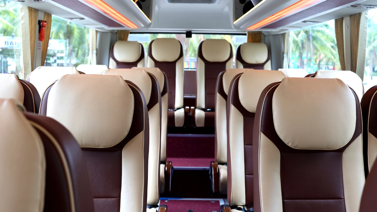 Nội thất của xe 29 chỗ hiện đại nhà Phan Văn Travel