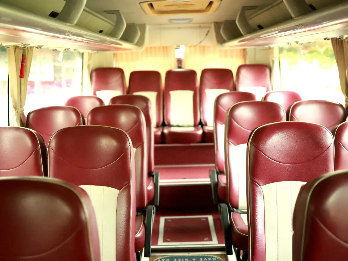 Không gian xe rộng rãi, ghế ngồi sang trọng