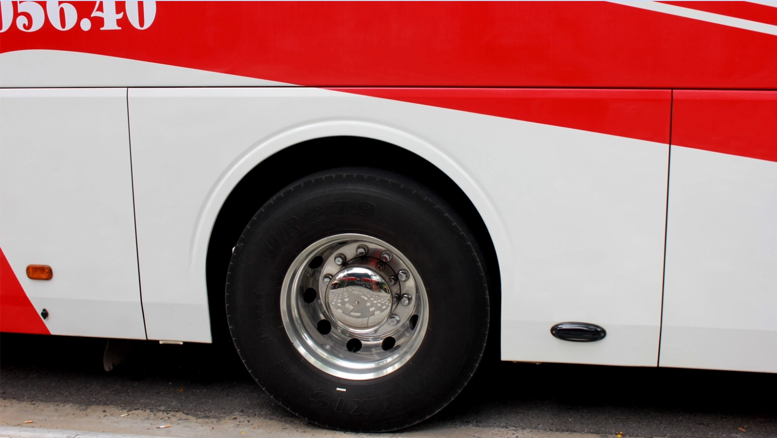 Xe 45 chỗ thường được sản xuất theo tiêu chuẩn an toàn cao nhất 2