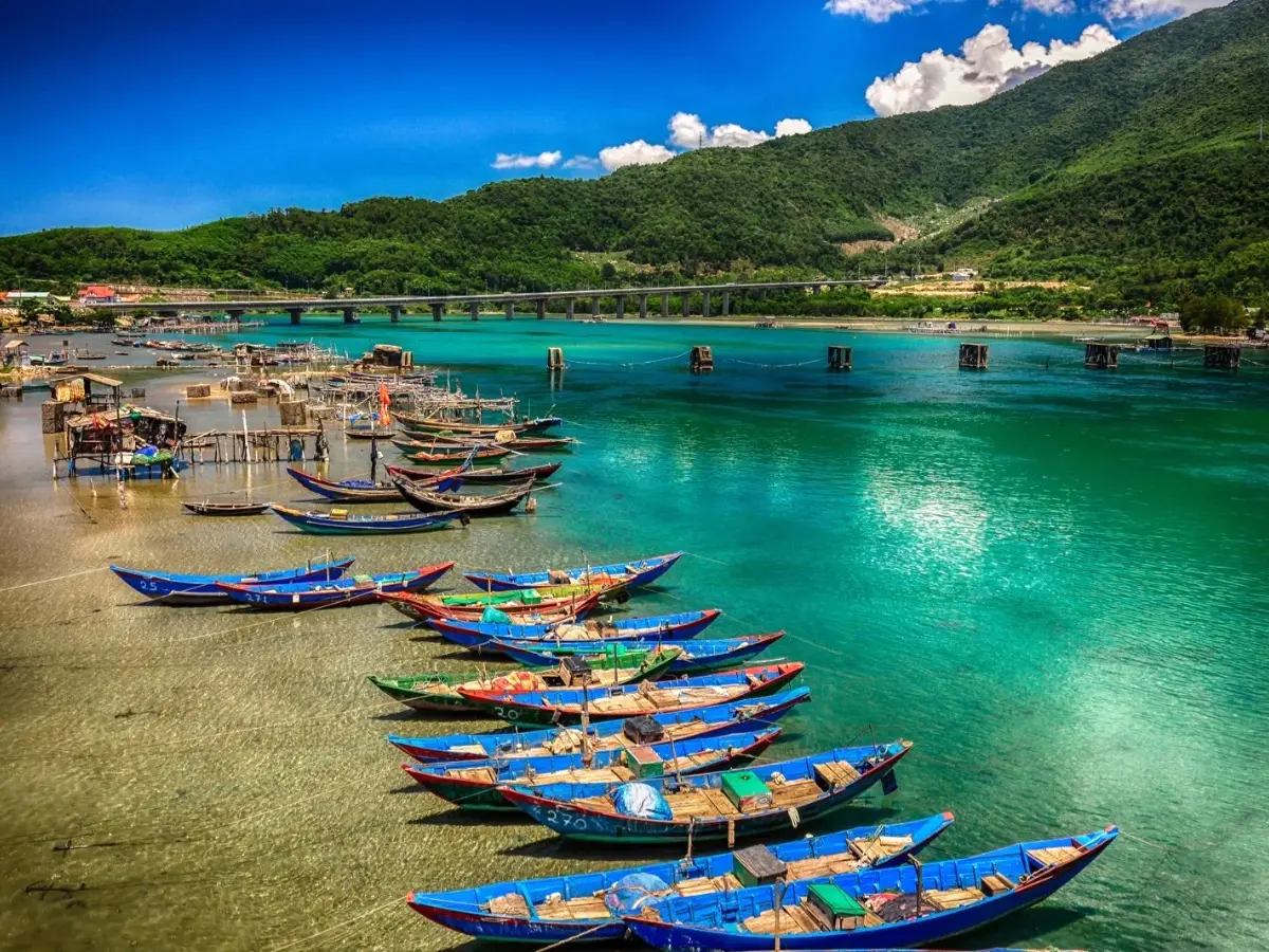 Làng Chài Lăng Cô vào một ngày yên ả