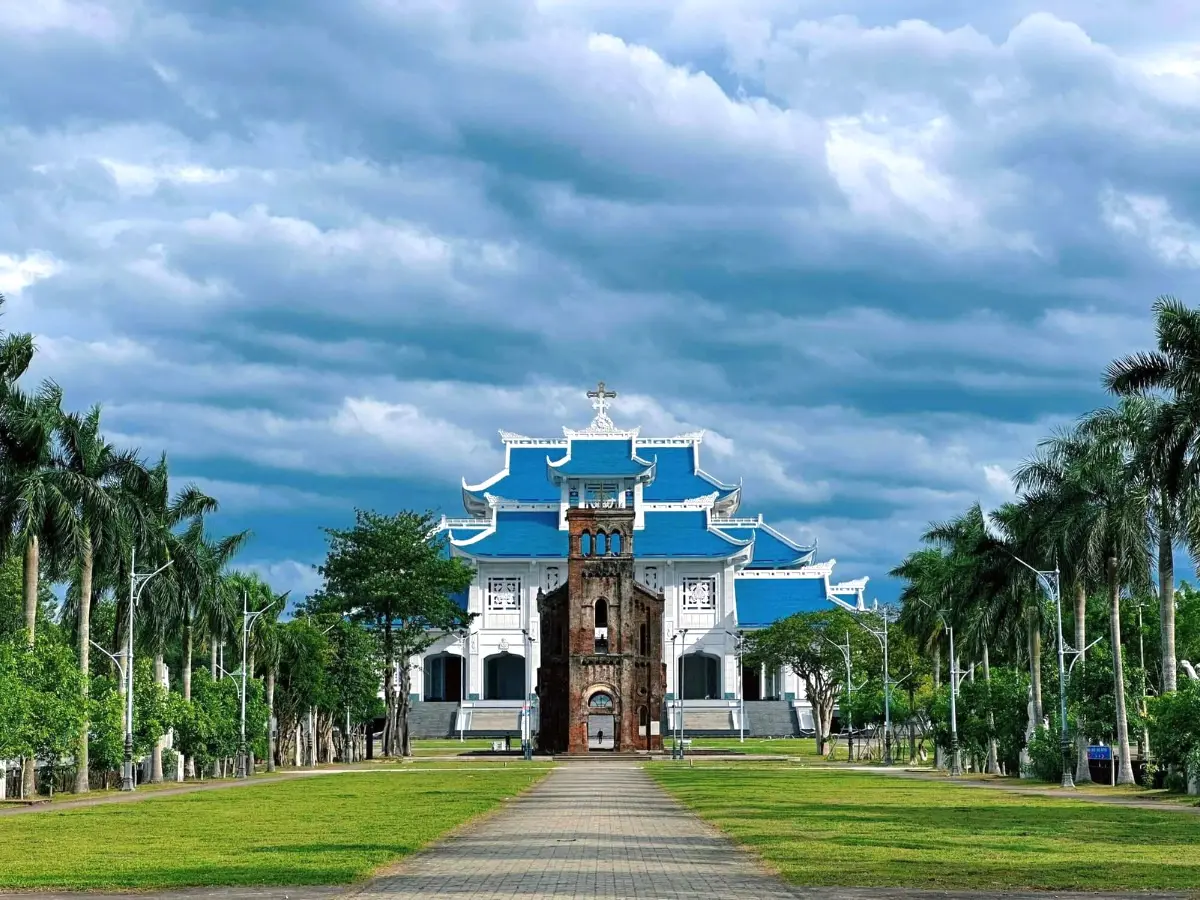 Thánh Địa La Vang - Nơi đức tin nở hoa trên mảnh đất khói lửa