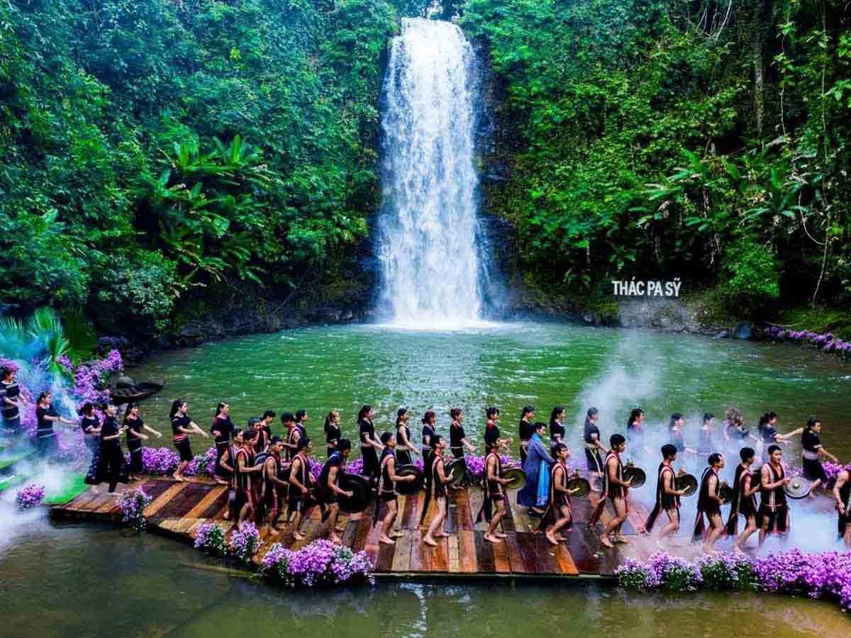 Lắng nghe tiếng thác Pa Sỹ hùng vĩ