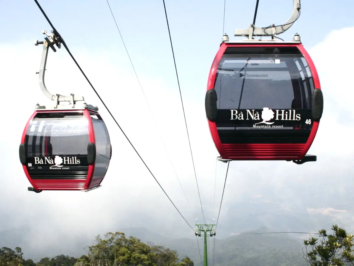 Di chuyển cáp treo tận hưởng cảnh đẹp bất ngờ