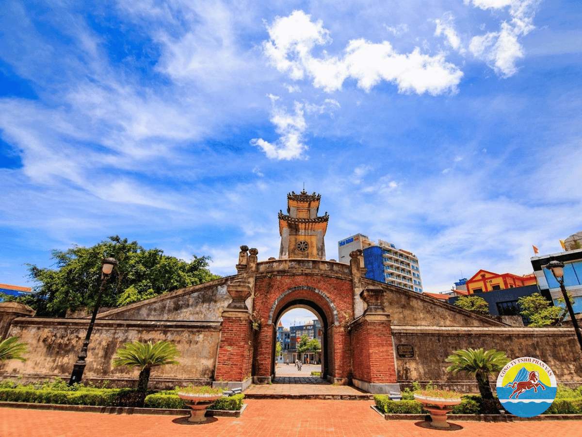 Cổng Quảng Bình Quan