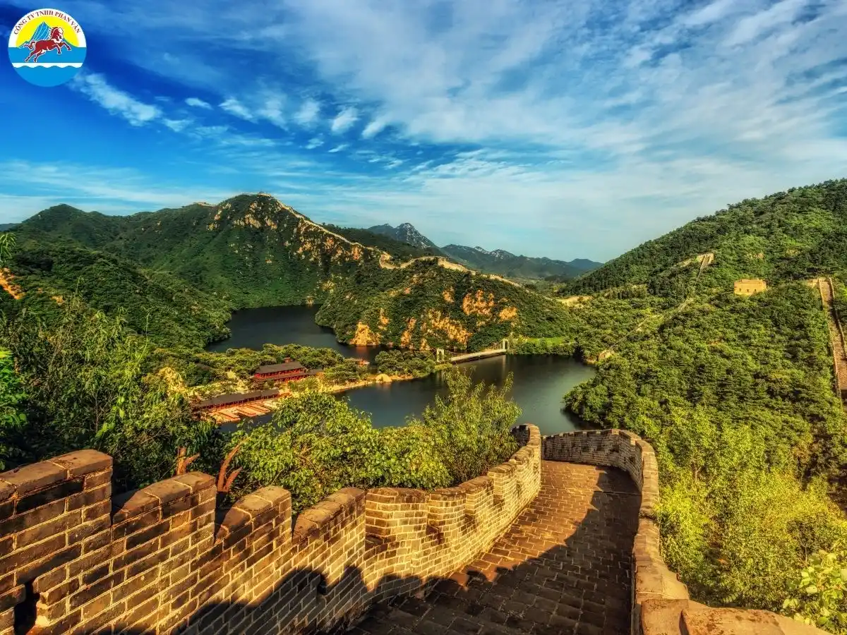 Thiên Môn Sơn là một ngọn núi nằm trong Vườn quốc gia Thiên Môn