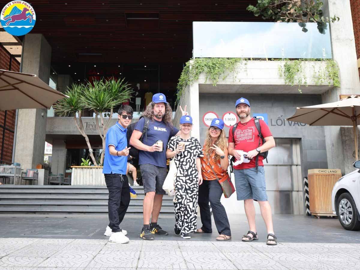 Du khách nên ưu tiên những công ty có uy tín trên thị trường