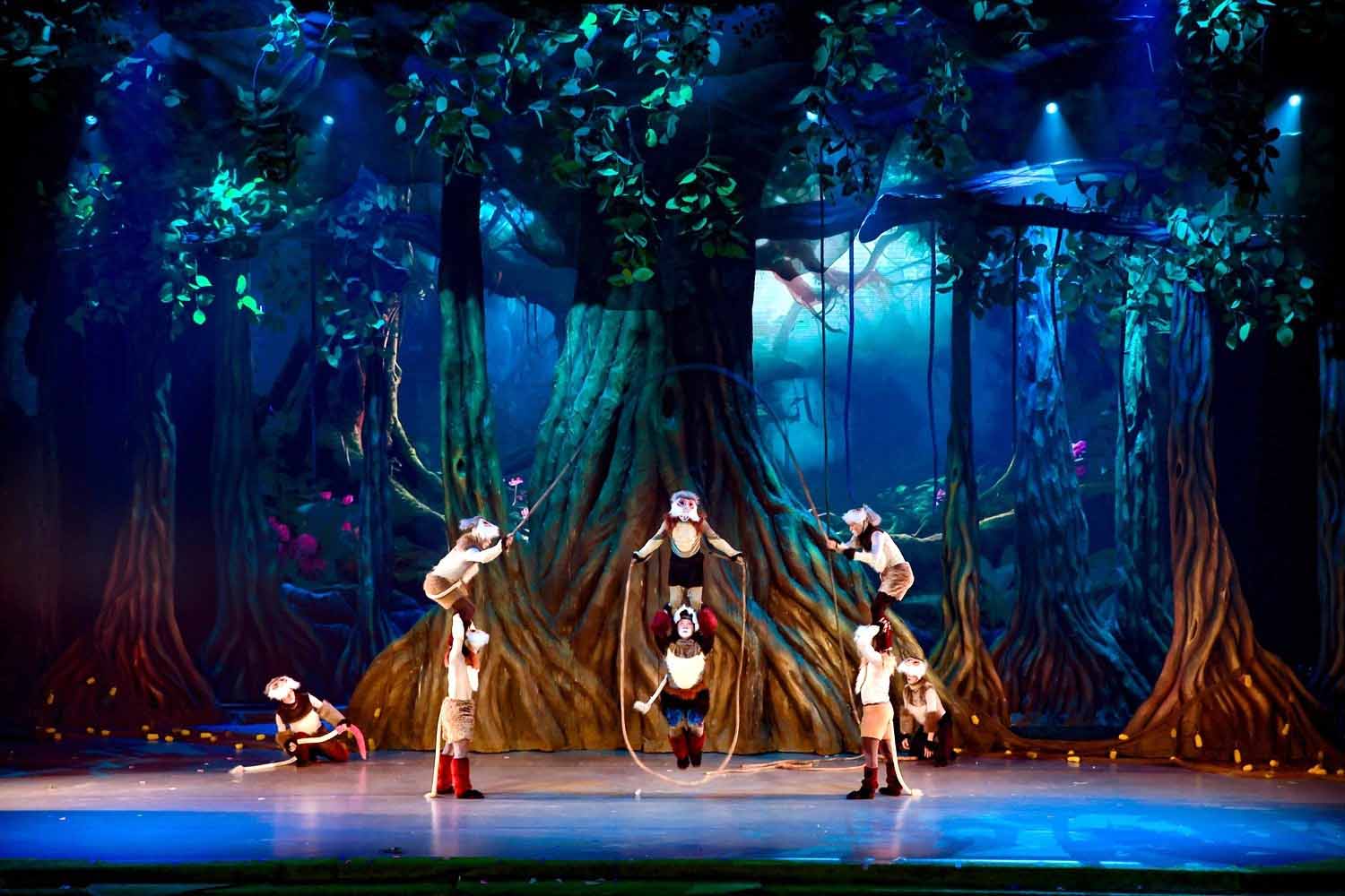 Đàn voọc đón chào một ngày tươi đẹp bằng điệu nhảy cực vui nhộn