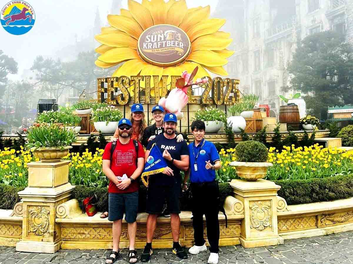 Du khách quốc tế hài lòng với dịch vụ của Phan Văn Travel
