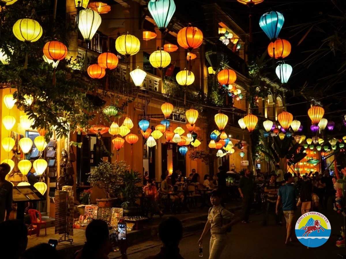 Dạo phố đèn lồng Hội An