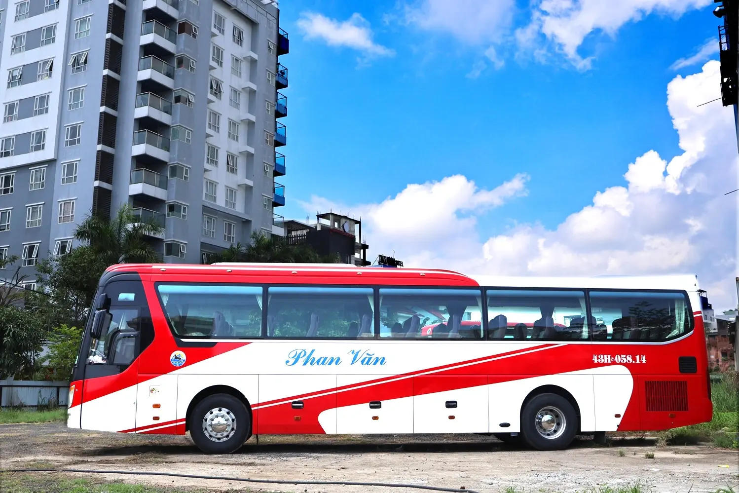 Đi xem pháo hoa cùng xe 47 chỗ tại Phan Văn