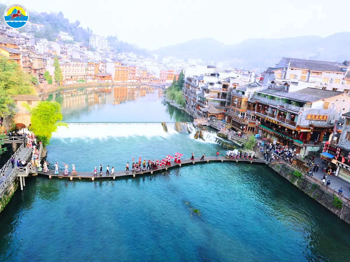 tour phượng hoàng cổ trấn thiên môn sơn