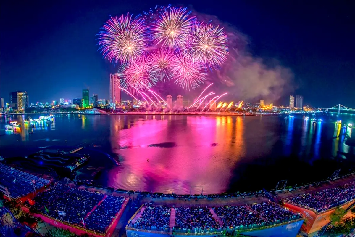 Mỗi khu vực khán đài đều có ưu điểm riêng, mang đến cho bạn đại tiệc âm thanh ánh sáng thật tuyệt vời