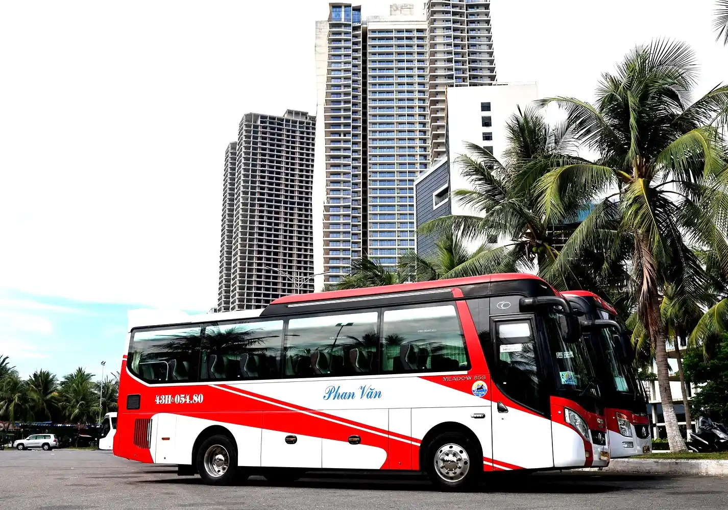 Thuê xe 35 chỗ đi xem pháo hoa tiện lợi, nhanh chóng