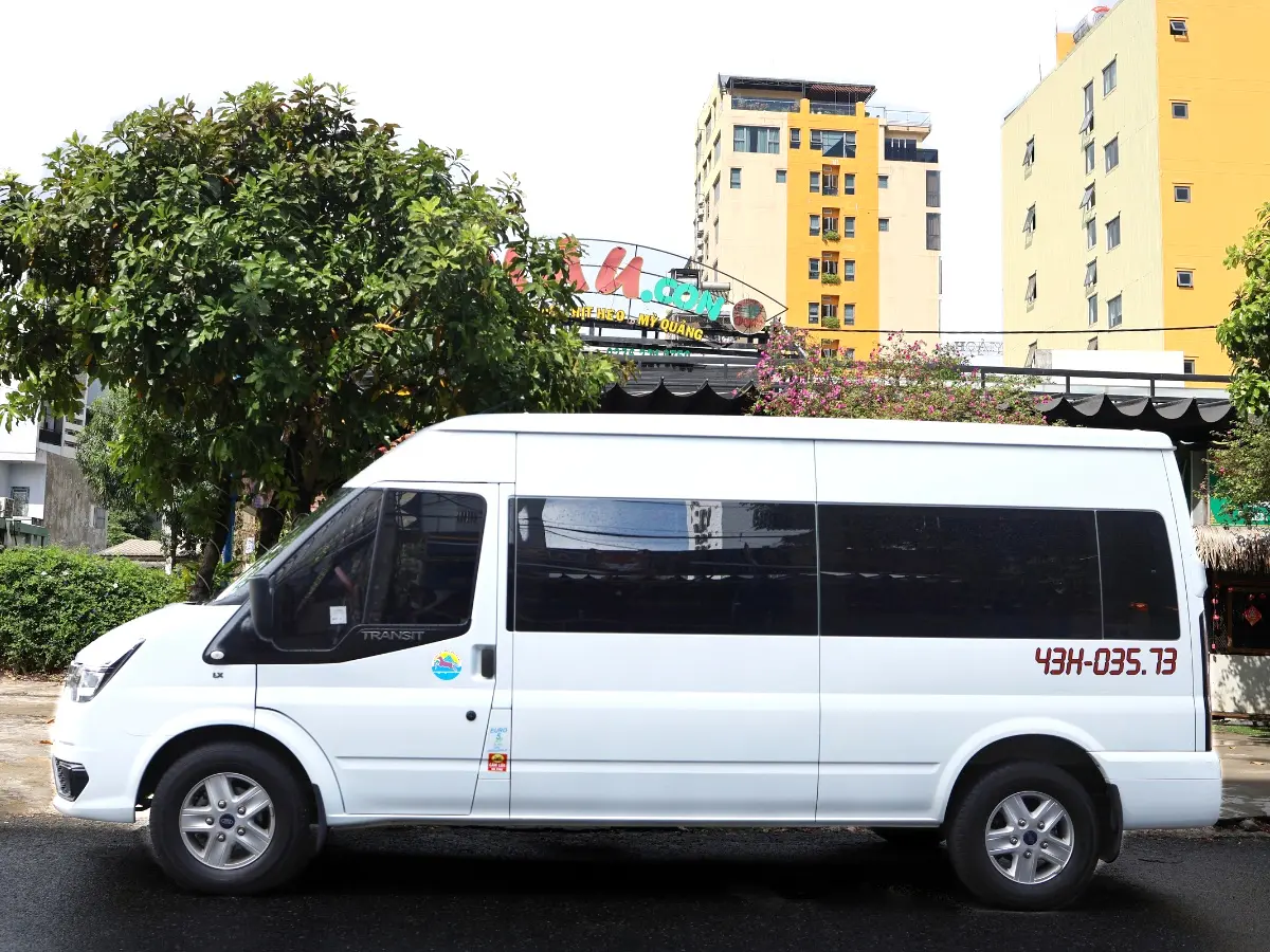 Thuê xe 16 chỗ đi xem pháo hoa tiện lợi, thoải mái