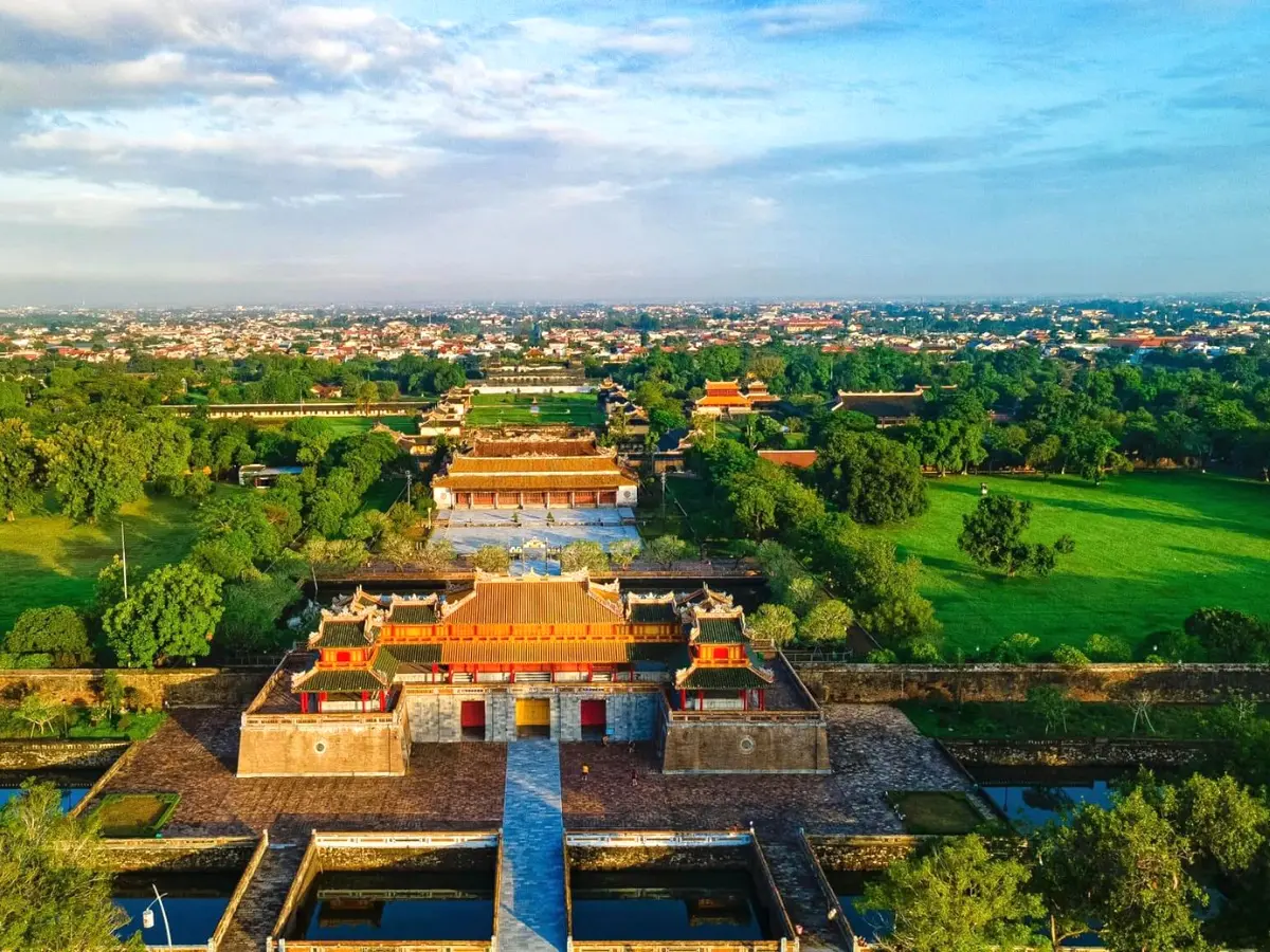Đại Nội Huế vào một ngày nắng đẹp
