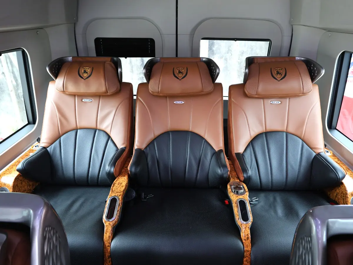 Ghế ngồi được bố trí khoa học, khoảng cách rộng rãi thoải mái