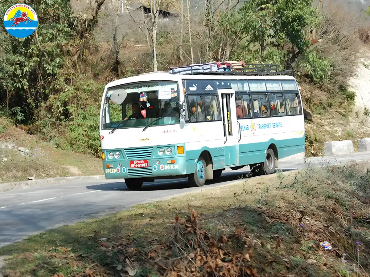 Địa hình đồi núi và quy định du lịch khiến việc di chuyển nội địa cần chuẩn bị kỹ càng