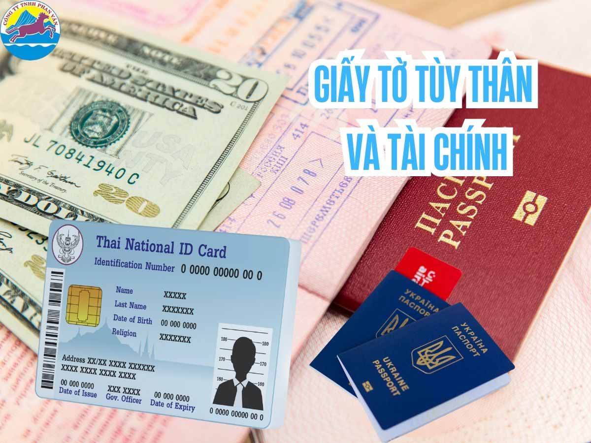 Đừng quên giấy tờ tùy thân và nhớ đổi tiền nếu đi du lịch nước ngoài