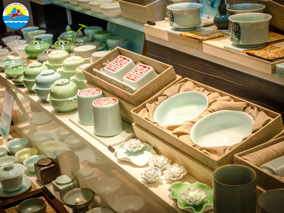Gốm sứ Trung Quốc là quà lưu niệm tinh tế và trang trí đẹp mắt