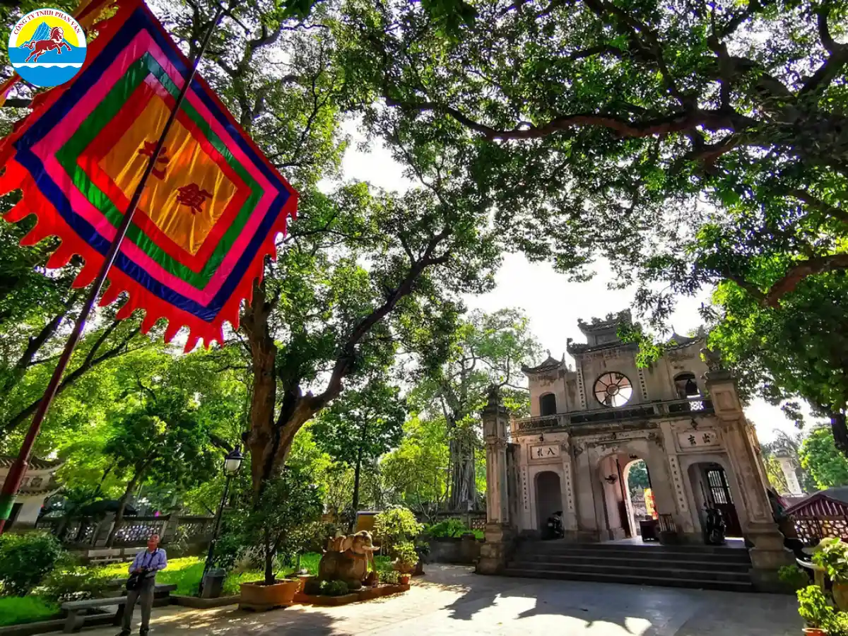 Thăng Long Tứ Trấn