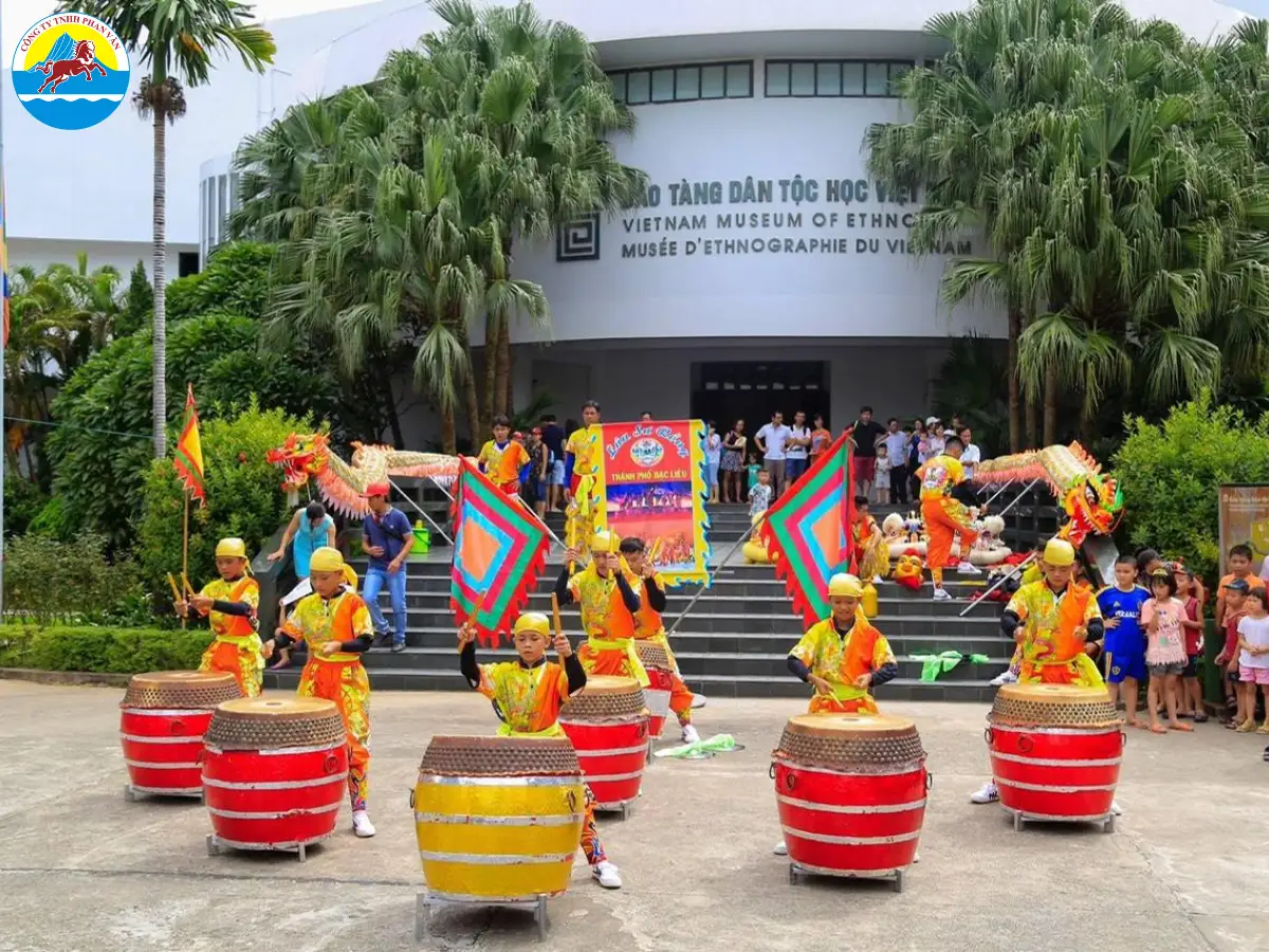 Biểu diễn nghệ thuật dân gian từ 7 vùng miền