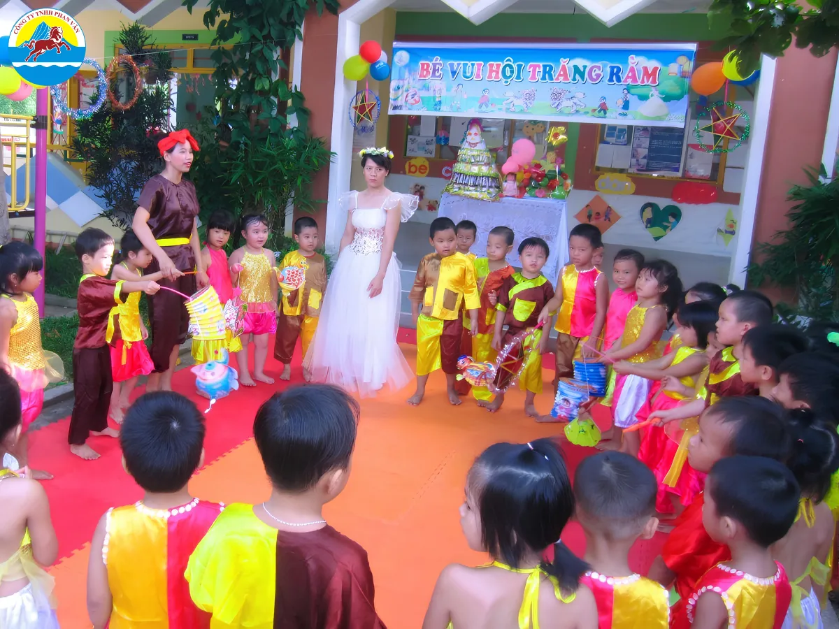 Các em vui hội trăng rằm