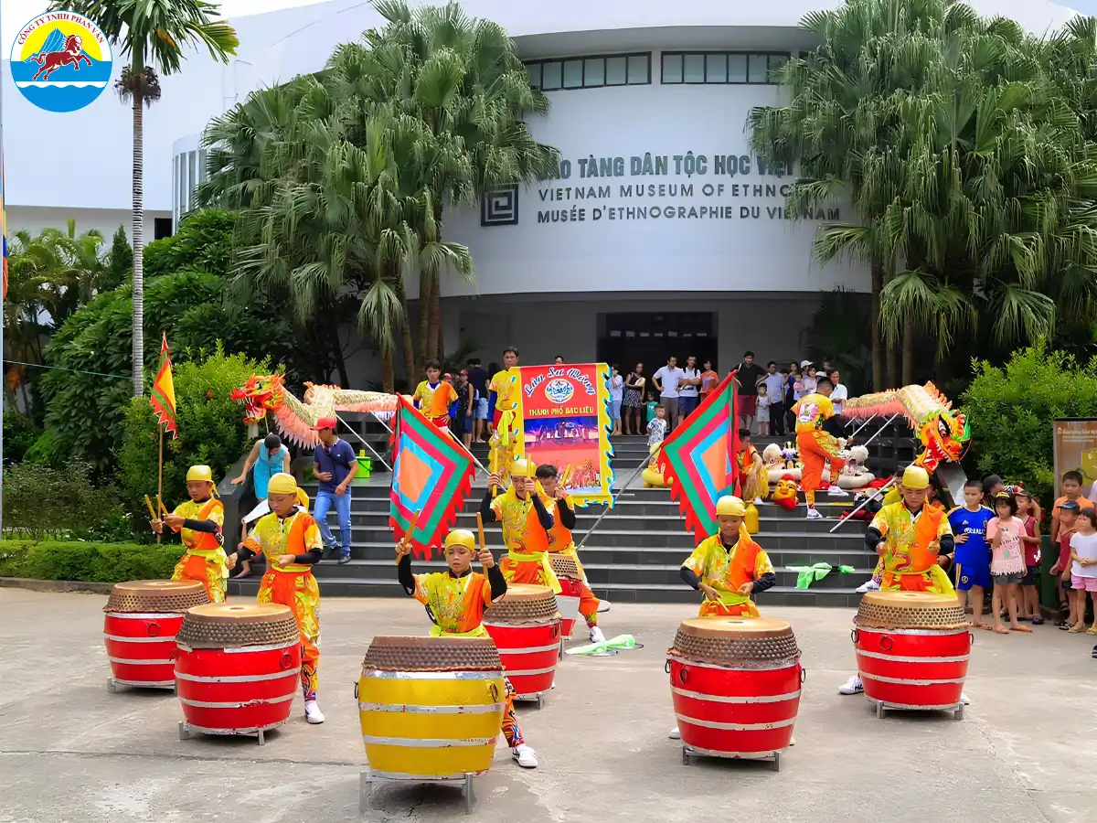 Biểu diễn nghệ thuật dân gian từ 7 vùng miền