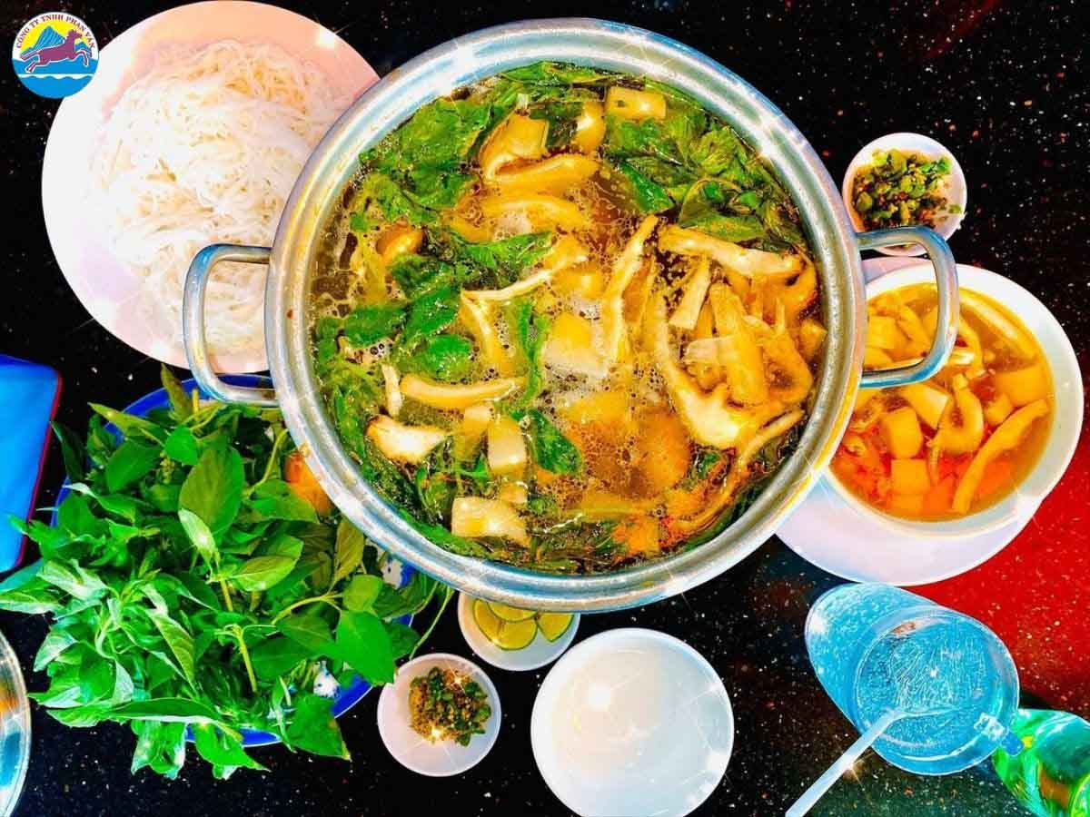 Gà lá é - đặc sản Đà Lạt