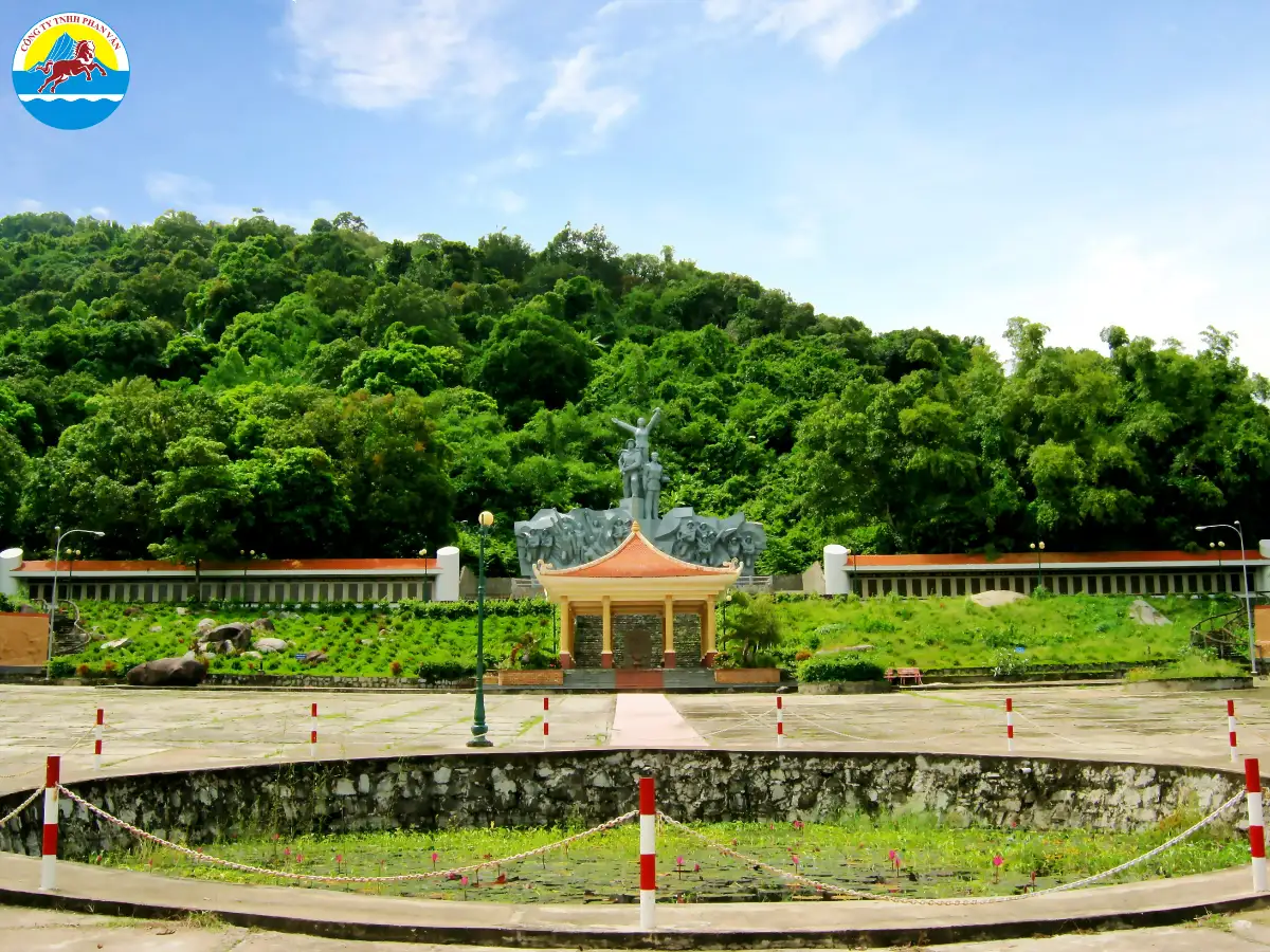 Khu di tích Hòn Đất (Mộ chị Sứ)