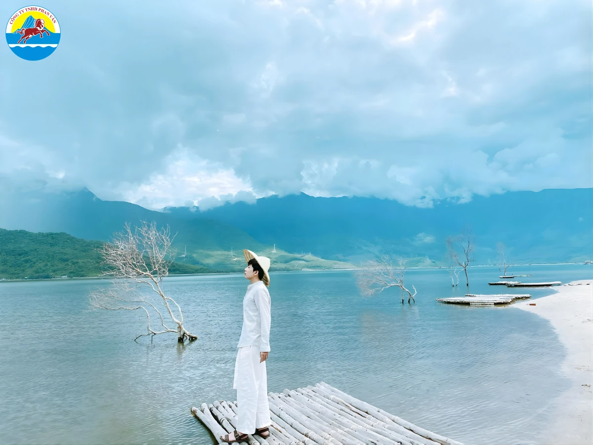 du lịch Lăng Cô​