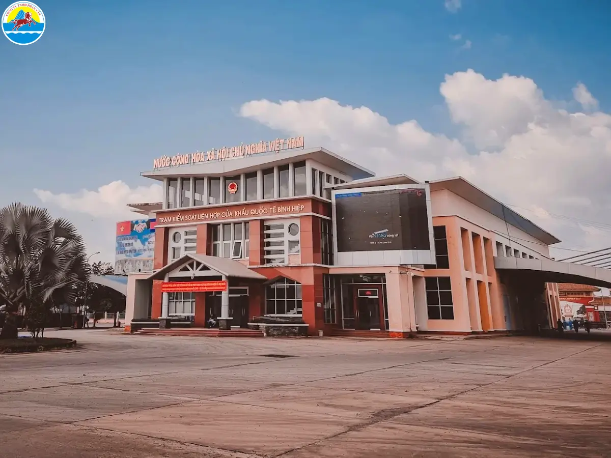 du lịch long an​