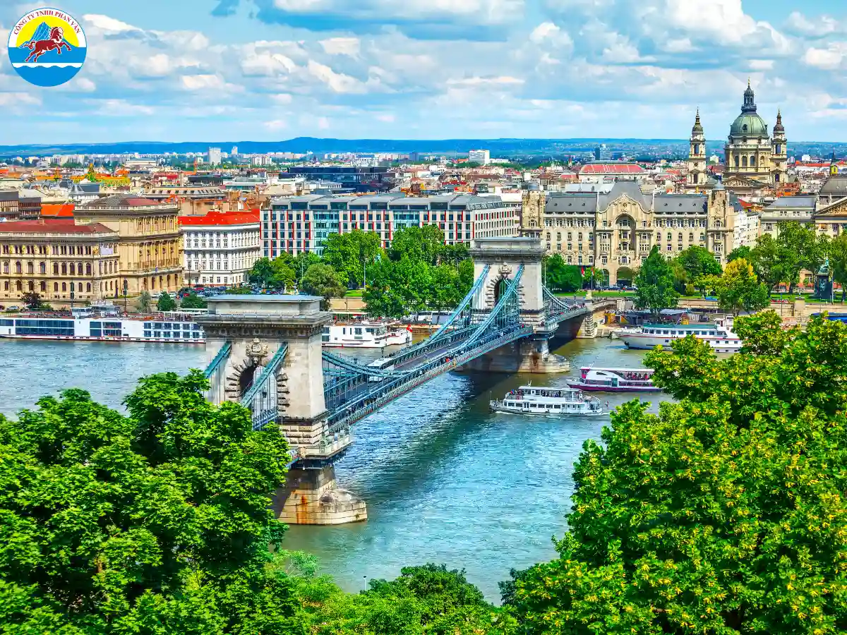 Phan Văn Travel là đơn vị tổ chức tour du lịch Hungary​ cao cấp