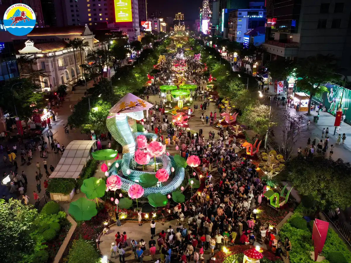 Phố Đi Bộ Nguyễn Huệ