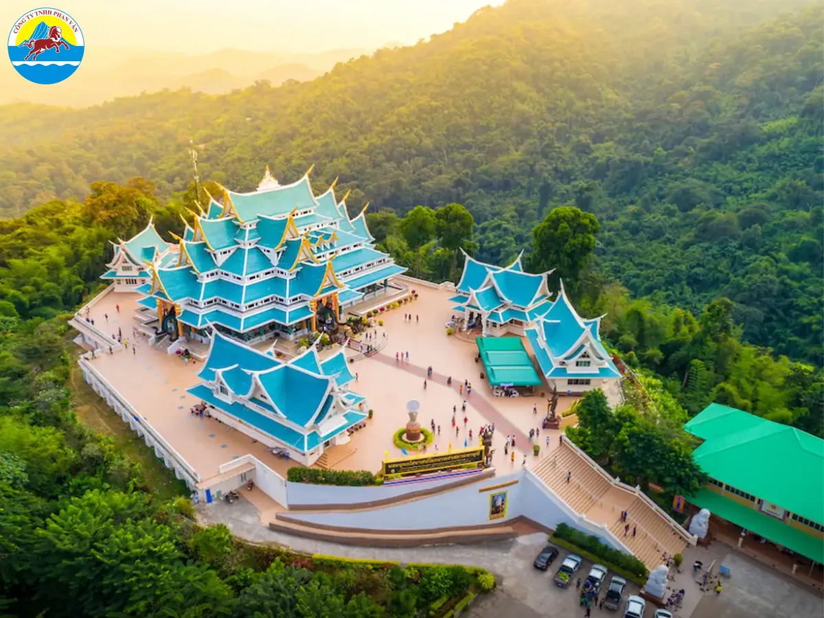 Việc chọn tour du lịch trọn gói của Phan Văn Travel sẽ giúp chuyến đi nhẹ nhàng và trọn vẹn hơn
