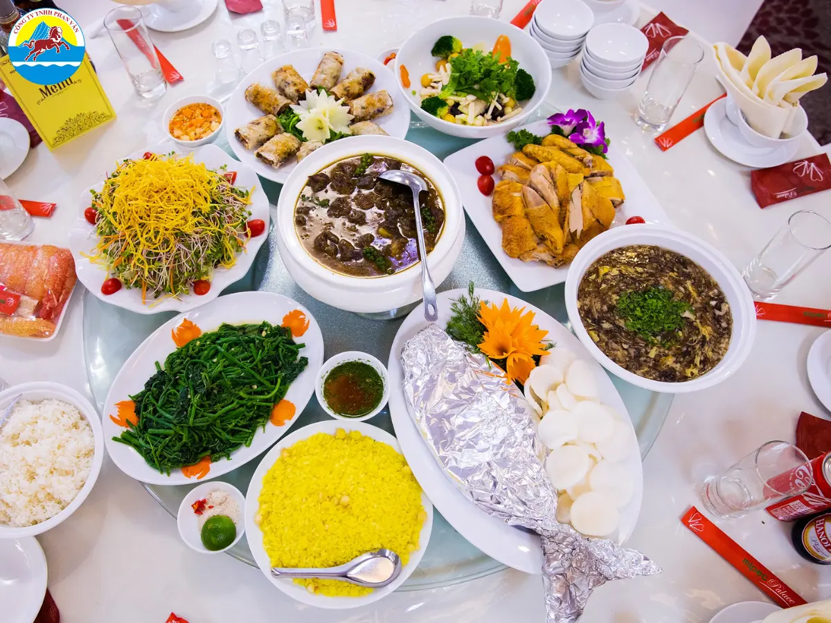 Thực đơn đa dạng và tiêu chuẩn vệ sinh