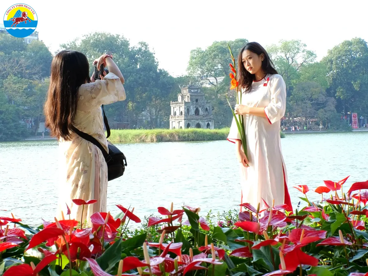 Phan Văn Travel có kinh nghiệm lâu năm trong ngành du lịch, cung cấp các tour du lịch Tết ở Hà Nội trọn gói