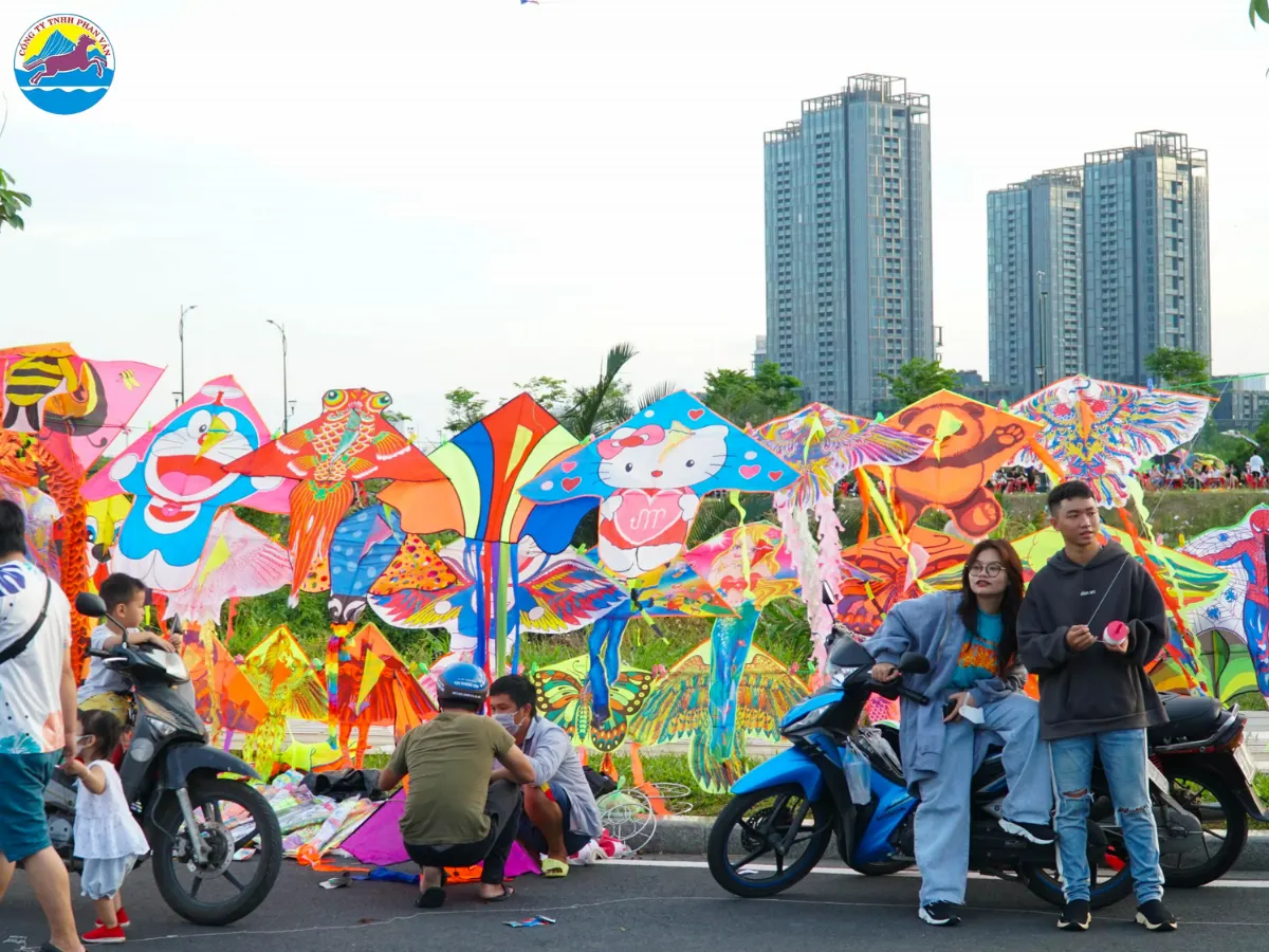 Bạn có thể ghé cánh đồng diều Thủ Thiêm vào dịp trung thu