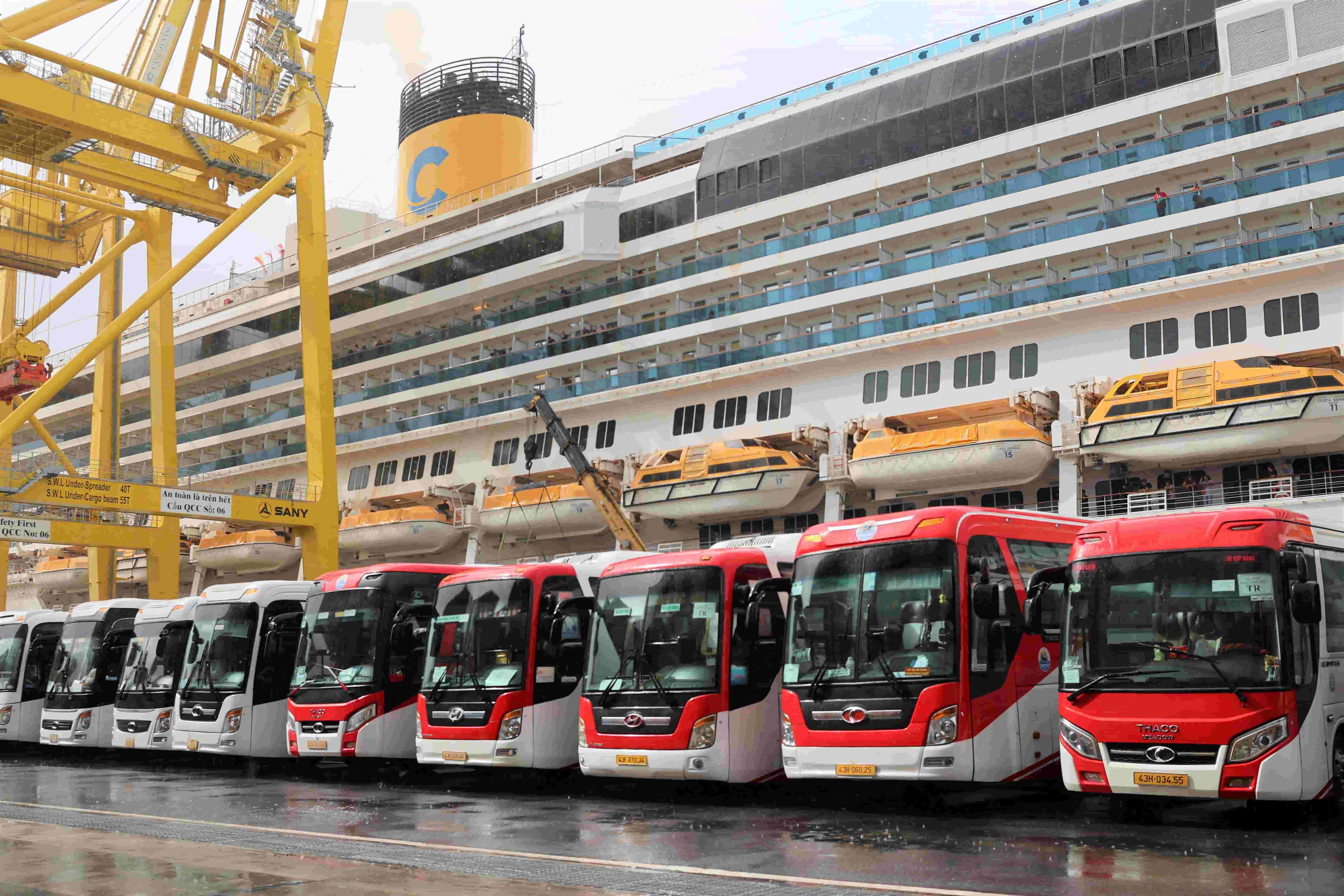 Xe du lịch tại Phan Văn