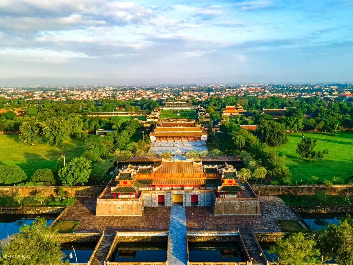 Tham quan Đại Nội Huế và lắng nghe những câu chuyện cảm động về thời Nguyễn