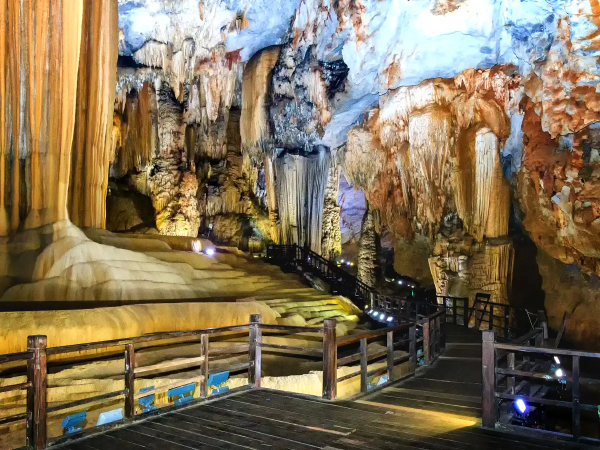 Khám phá sự kỳ bí bên trong Động Thiên Đường