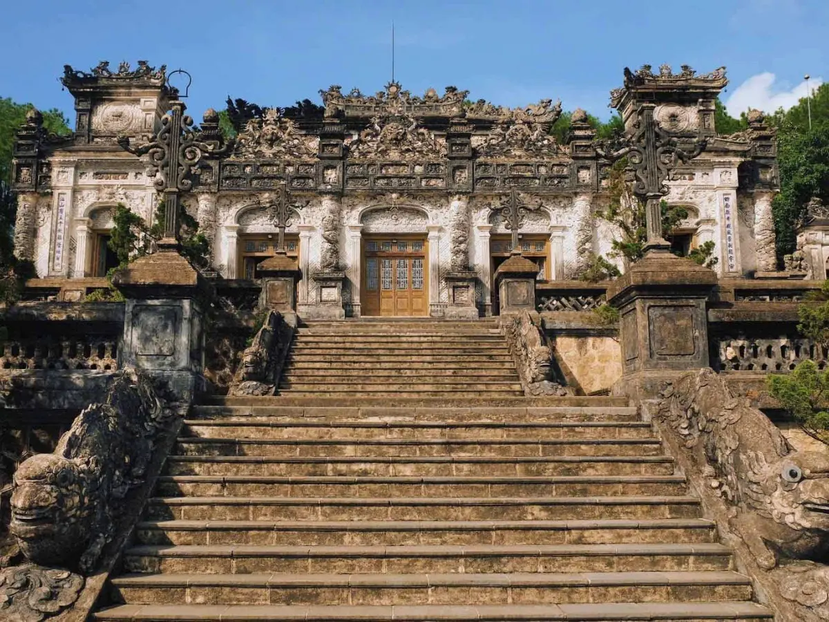 Check-in Lăng Khải Định - Nơi nghệ thuật và lịch sử hòa quyện trong từng góc nhỏ