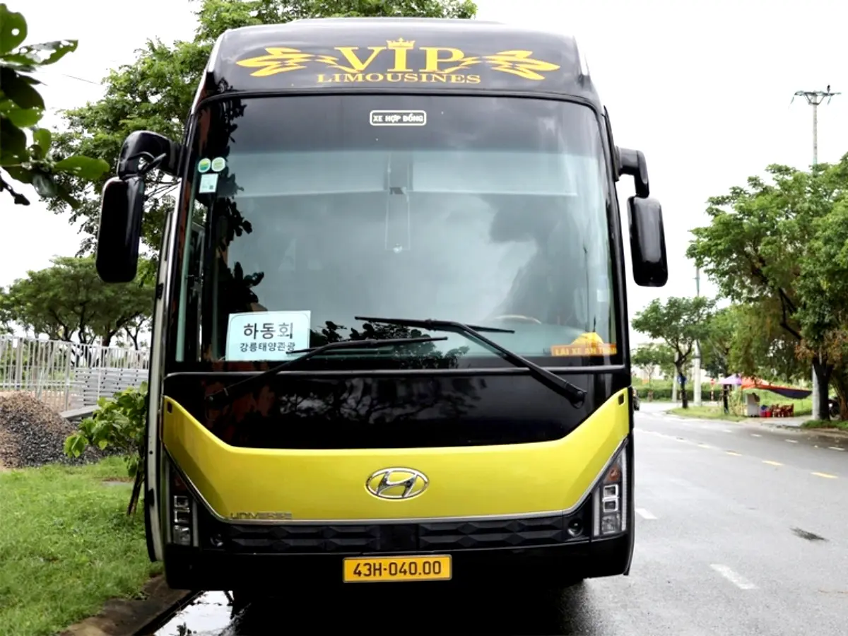 Gọi ngay tổng đài Phan Văn để thuê xe limousine