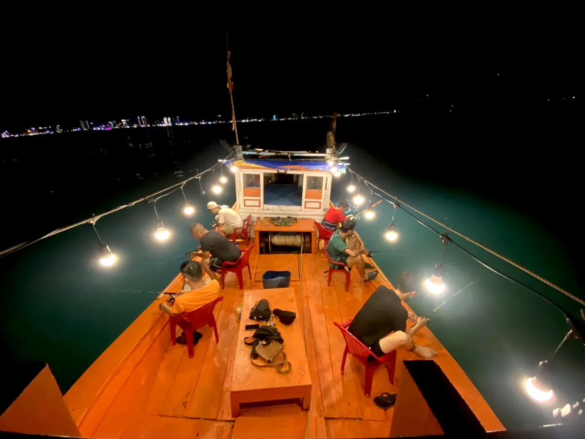 Tour ghép câu mực đêm Đà Nẵng